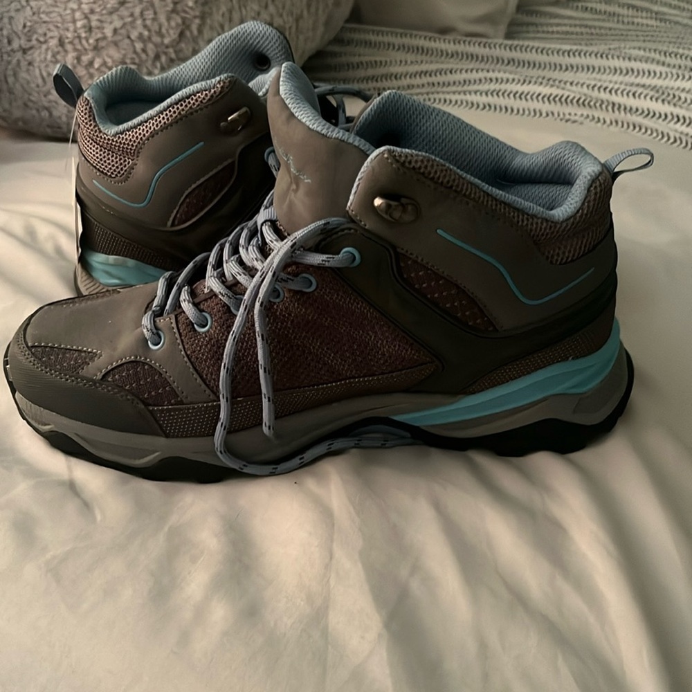 Woman’s 10 Eddie Bauer boots